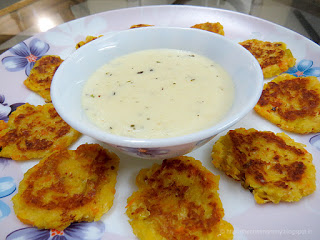 Vegetable fritters with cheese dip