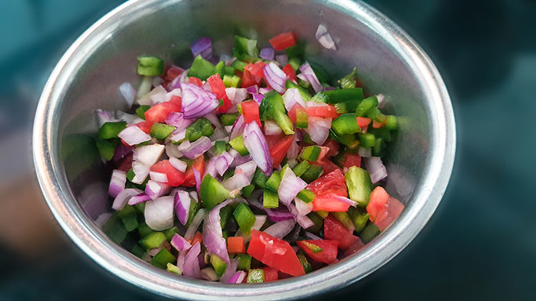 1-finely-chopped-tomatoes-onions-capsicums