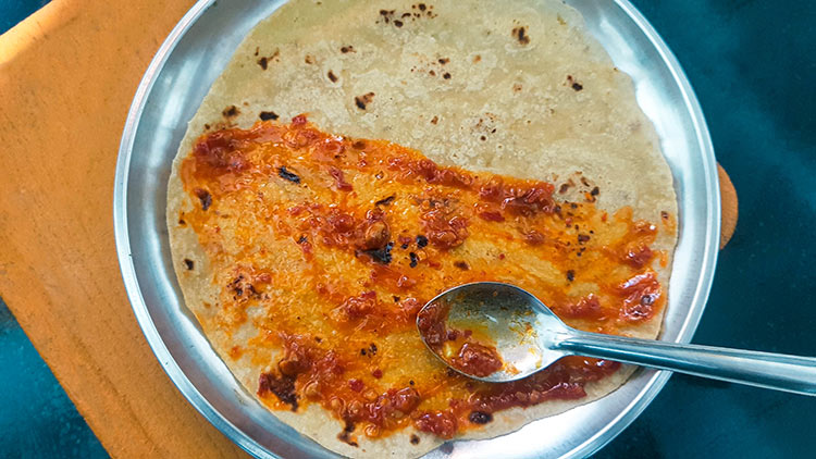 2-spread-schezwan-chutney-on-the leftover-chapati